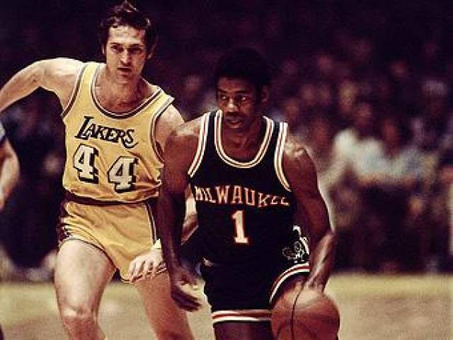 队在战术执 队在战术执